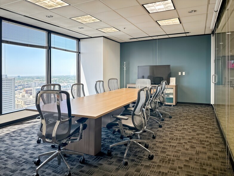 More Photos Of 1100 Poydras St, New Orleans Coworking Space