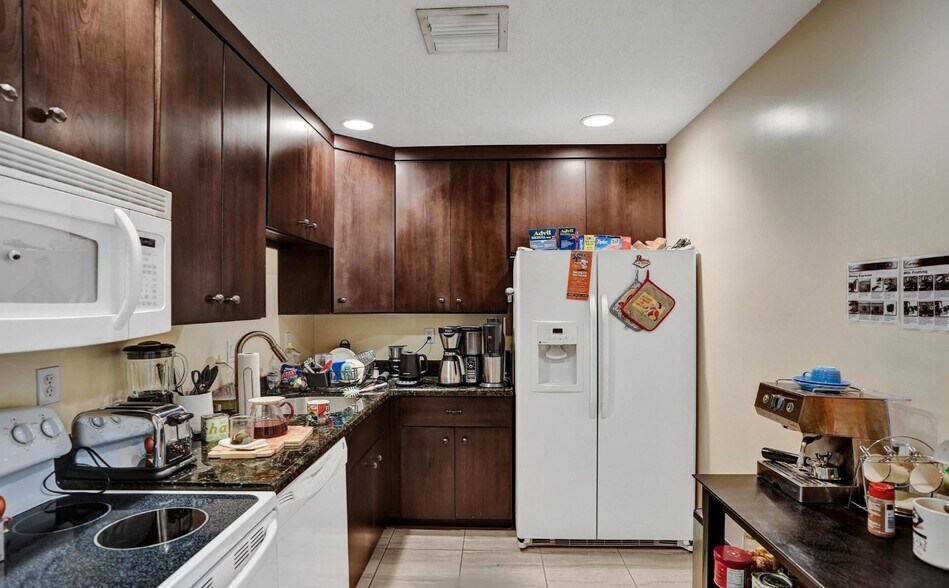 More Photos Of 10269 NW 46th St, Sunrise Light Distribution For Sale