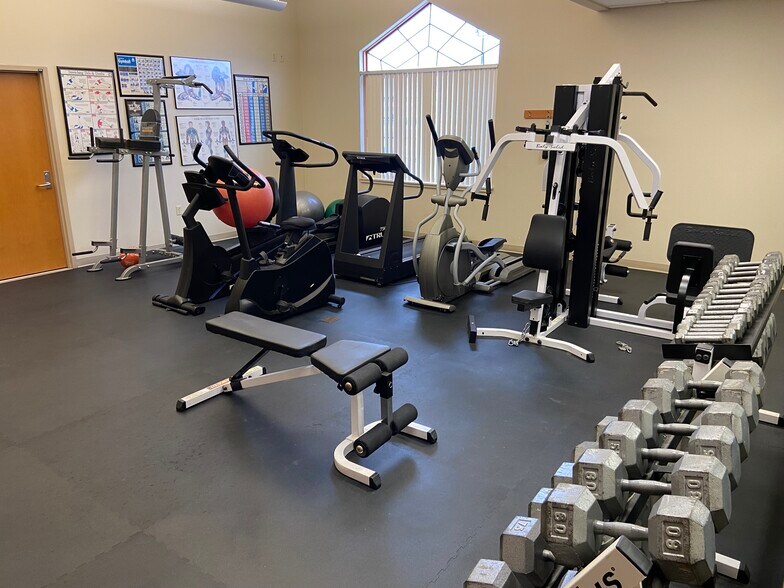 More Photos Of 711 Eisenhower Dr, Kimberly Office For Lease