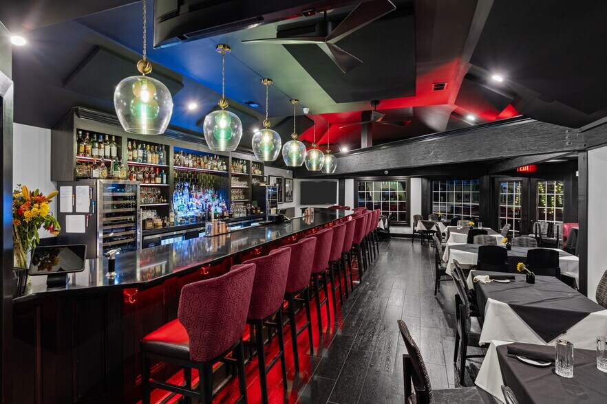 More Photos Of 38 Chinquapin Rd, Pinehurst Restaurant For Sale