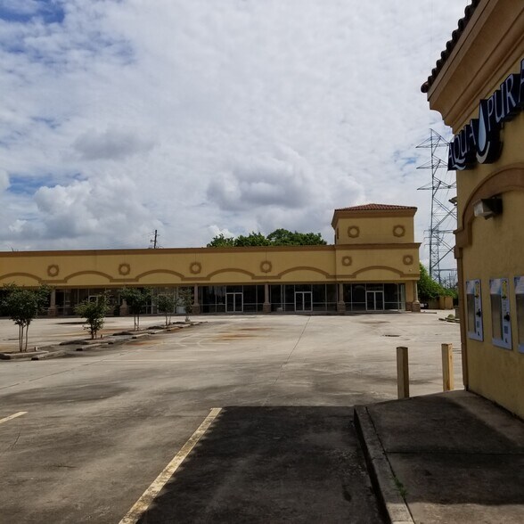 More Photos Of 6215 Harrisburg Blvd, Houston Storefront Retail Office For Sale