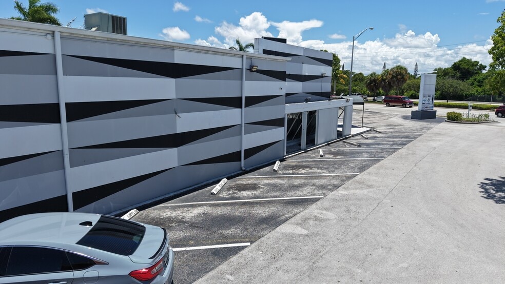 More Photos Of 14951 S Dixie Hwy, Palmetto Bay Freestanding For Lease