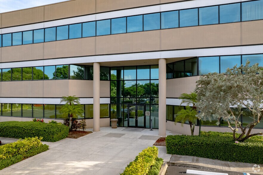 More Photos Of 490 Sawgrass Corporate Pky, Sunrise Office For Sale