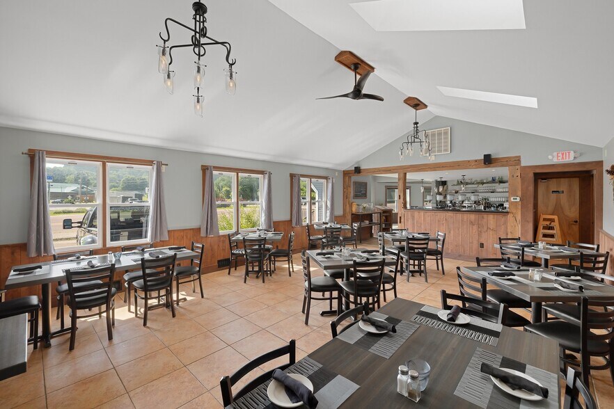 More Photos Of 4807 VT-15, Jeffersonville Specialty For Sale