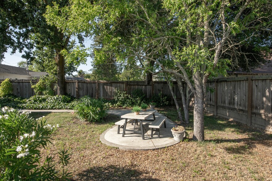 More Photos Of 596 1st St W, Sonoma Office For Lease