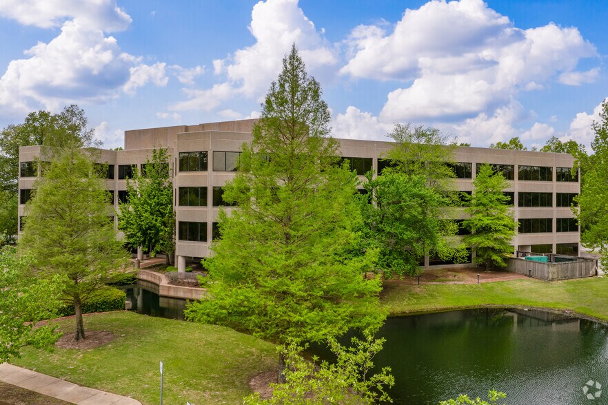 More Photos Of 2600 Thousand Oaks Blvd, Memphis Office For Lease