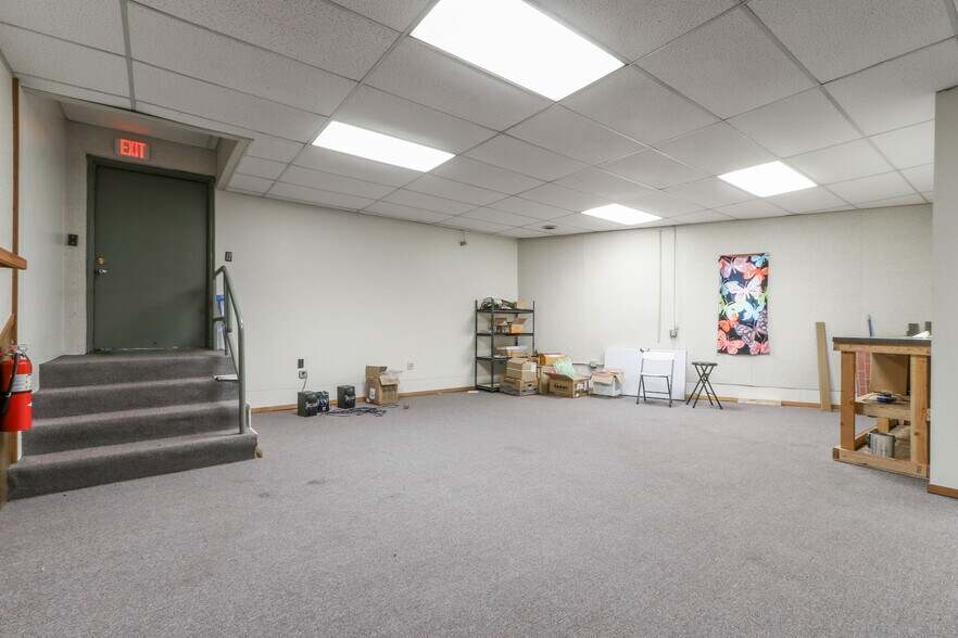 More Photos Of 1301-1305 S Central Ave, Marshfield Convenience Store For Sale