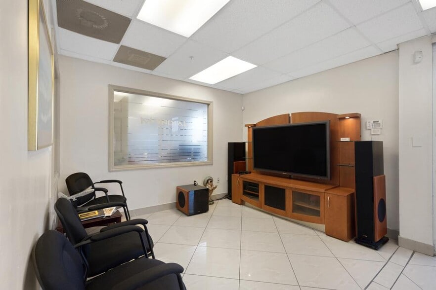 More Photos Of 7866 NW 46th St, Doral Distribution For Lease