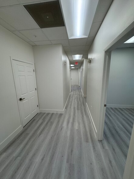 More Photos Of 130 9th St N, Naples Medical For Sale