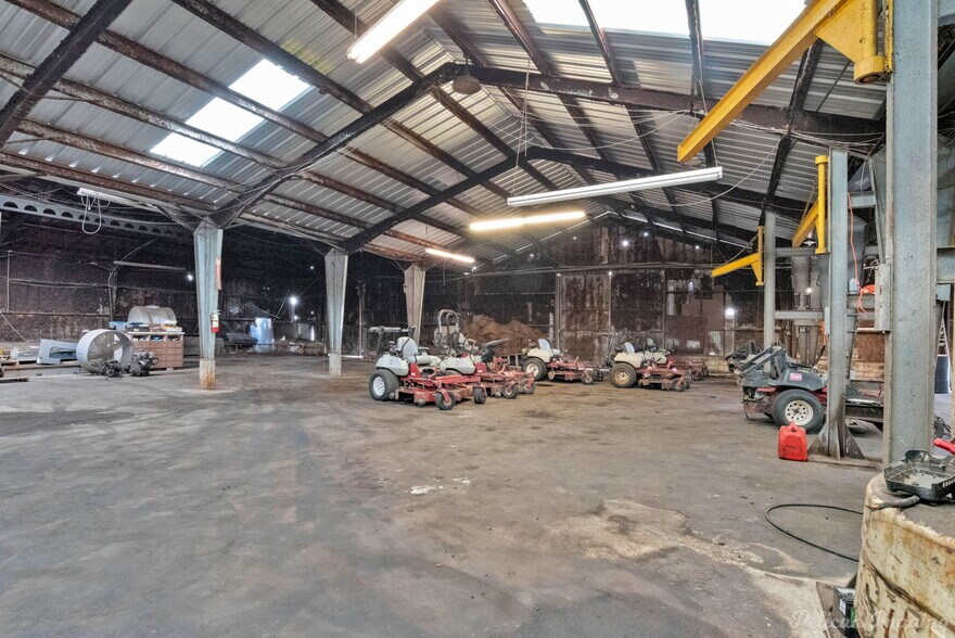 More Photos Of 250 Montgomery St, Shreveport Warehouse For Sale