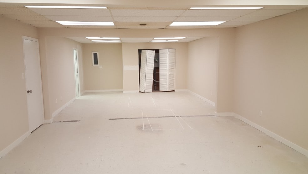More Photos Of 724 City Center Blvd, Newport News Warehouse For Lease