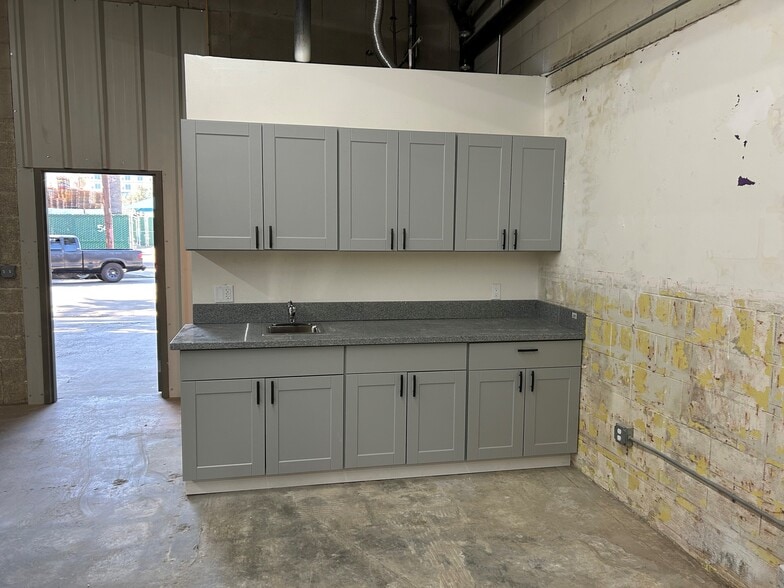 More Photos Of 544 Stanford Ave, Los Angeles Warehouse For Lease