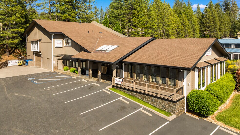 More Photos Of 807 S Auburn St, Grass Valley Showroom For Sale