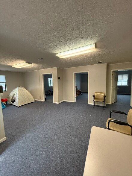 More Photos Of 114 S Maple St, Winchester Office For Lease