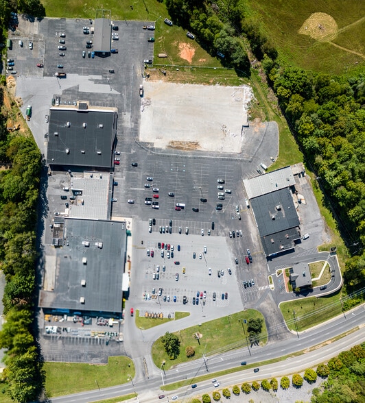 Primary Photo Of 744-766 N Lee Hwy, Lexington Unknown For Lease