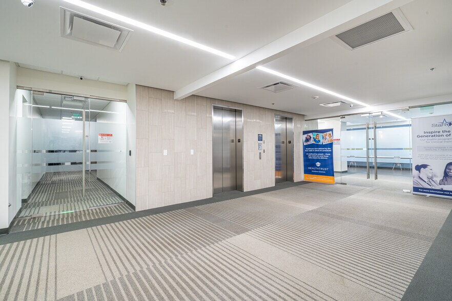 More Photos Of 1000 Sawgrass Corporate Pkwy, Sunrise Office For Lease