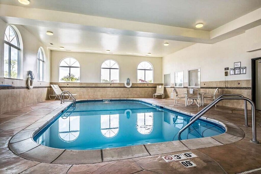 More Photos Of 120 W Stevenson Rd, Ottawa Hotel For Sale