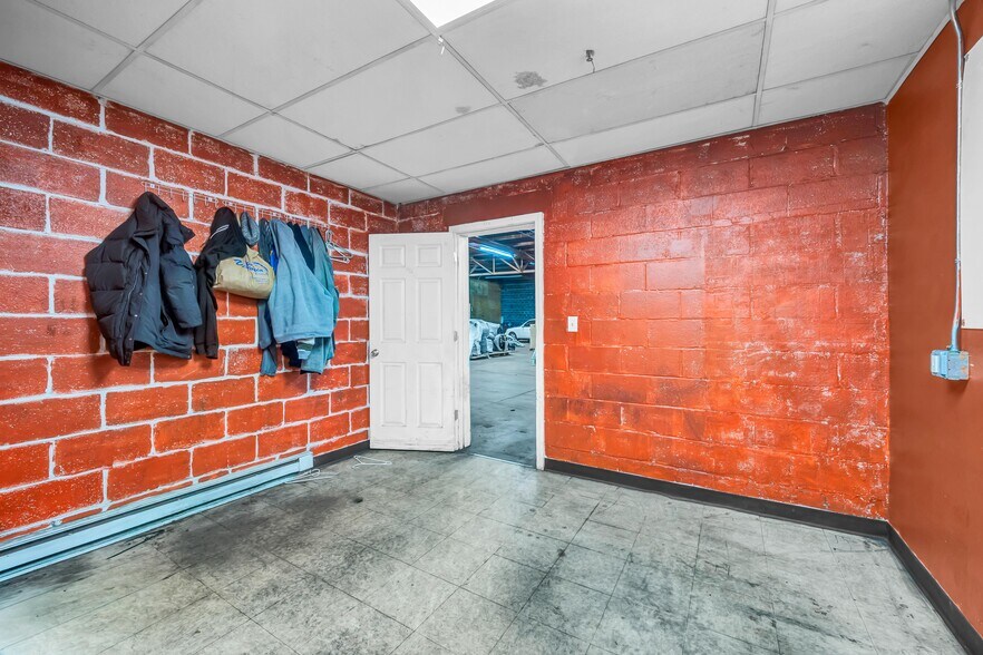 More Photos Of 263-275 Park Ave, East Hartford Warehouse For Lease