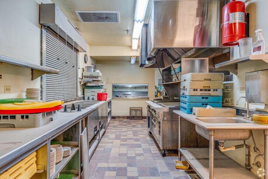 More Photos Of 13818 N Thunderbird Blvd, Sun City Rehabilitation Center For Sale