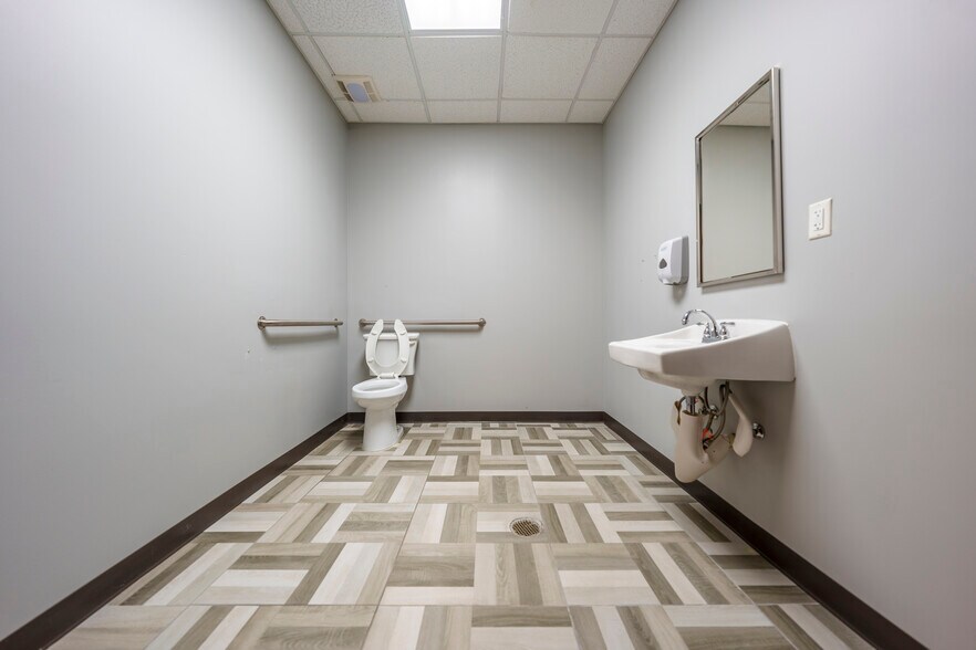 More Photos Of 4275 Johns Creek Pky, Suwanee Unknown For Lease