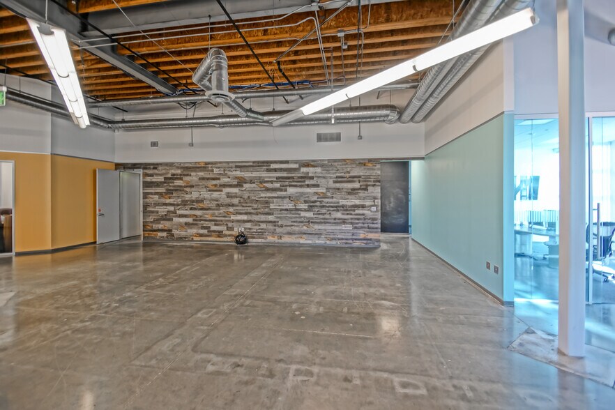 More Photos Of 887-889 N Douglas St, El Segundo Loft Creative Space For Sale