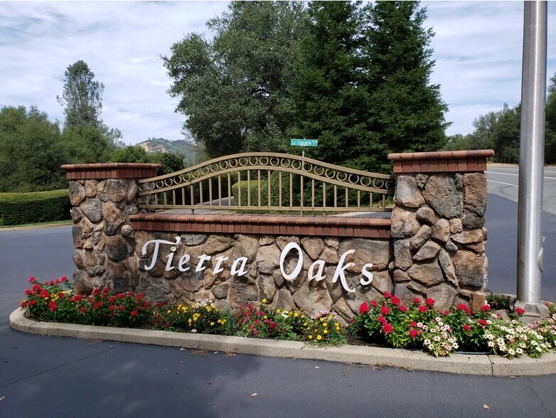 More Photos Of Old Oregon Trl, Redding Land For Sale