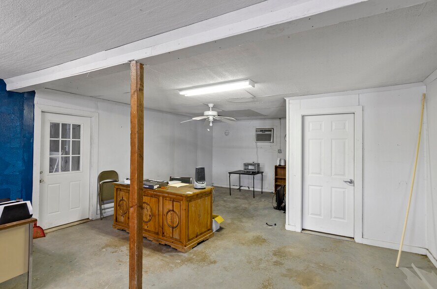 More Photos Of 5716 N US Highway 287, Alvord Truck Terminal For Sale
