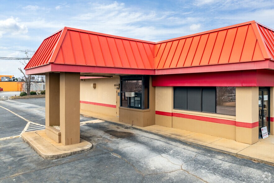 More Photos Of 100 Simuel Rd, Spartanburg Restaurant For Sale