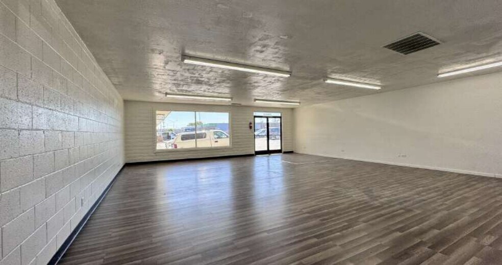 More Photos Of 2920-2972 Churn Creek Rd, Redding Storefront For Lease