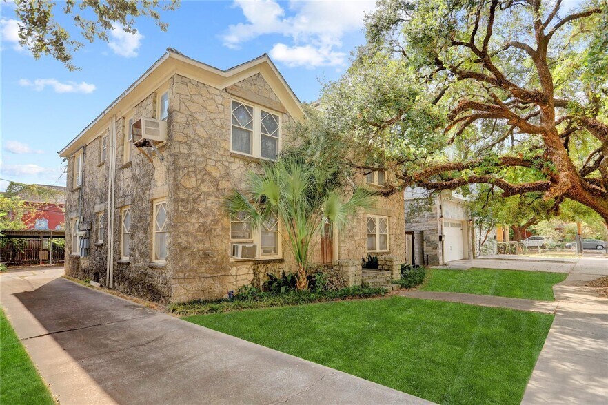 More Photos Of 607 W Pierce St, Houston Apartments For Sale