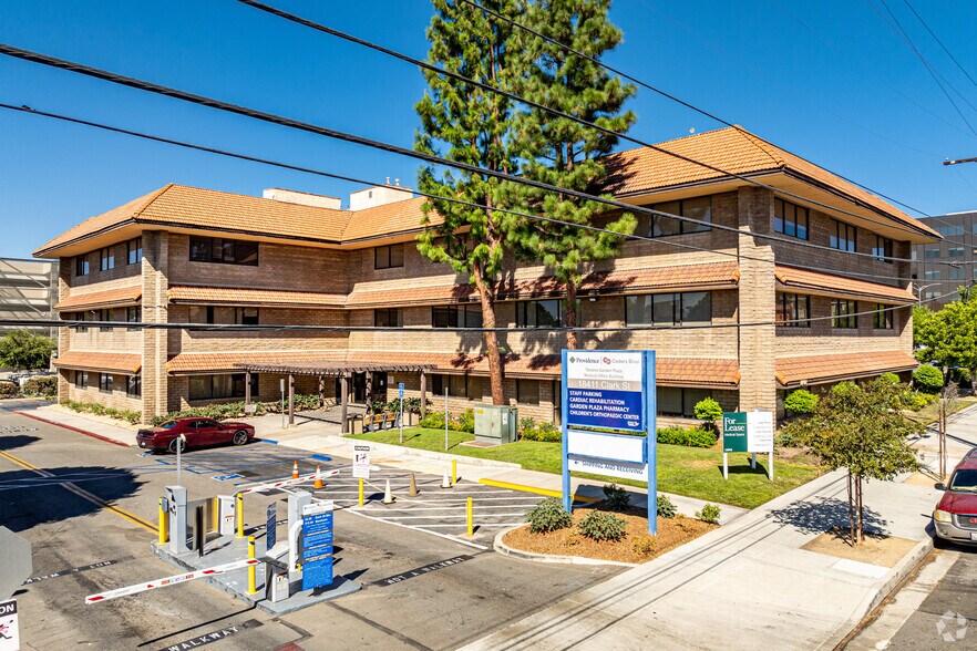 Primary Photo Of 18411 Clark St, Tarzana Medical For Lease
