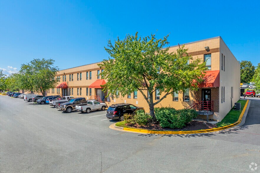 More Photos Of 7609 Airpark Rd, Gaithersburg Warehouse For Lease