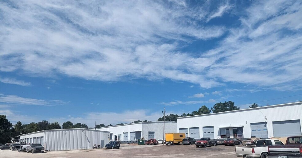 More Photos Of 123-139 Ragland Rd, Jackson Warehouse For Lease