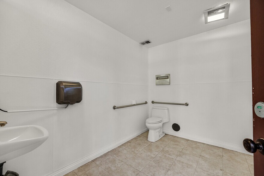 More Photos Of 4319 Piedmont Ave, Oakland Storefront Retail Office For Lease