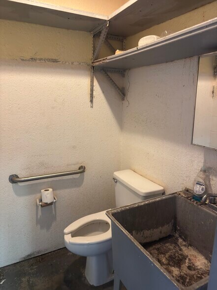 More Photos Of 18210 Paulson Dr, Port Charlotte Unknown For Lease