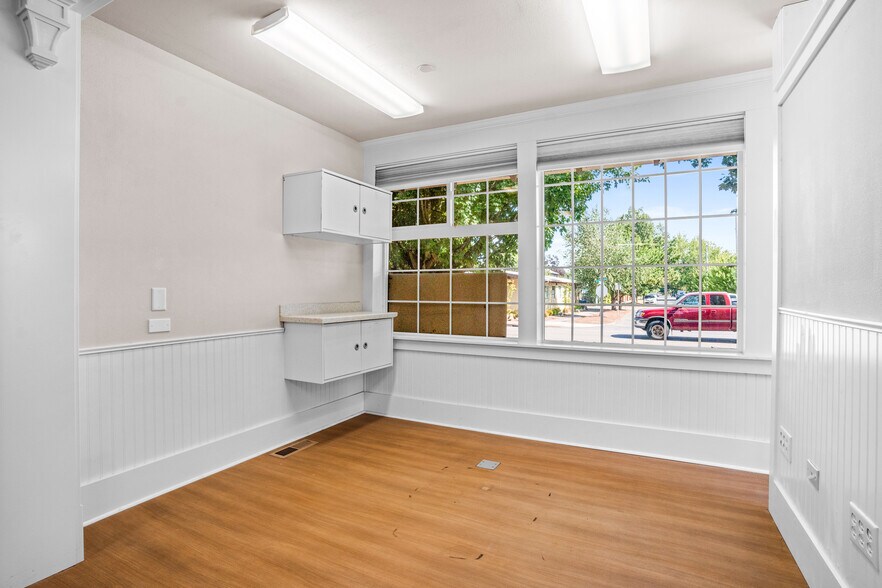 More Photos Of 1800 State St, Salem Medical For Sale