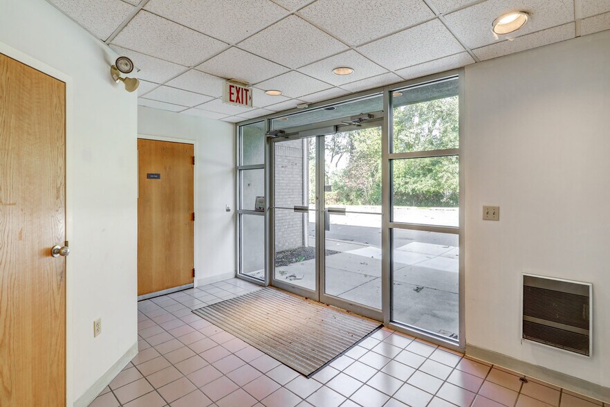 More Photos Of 2301 Columbia Ave, Lancaster Medical For Sale