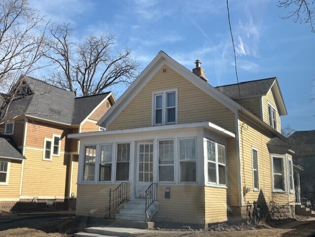 More Photos Of 817 Cherry St, Oshkosh Specialty For Sale