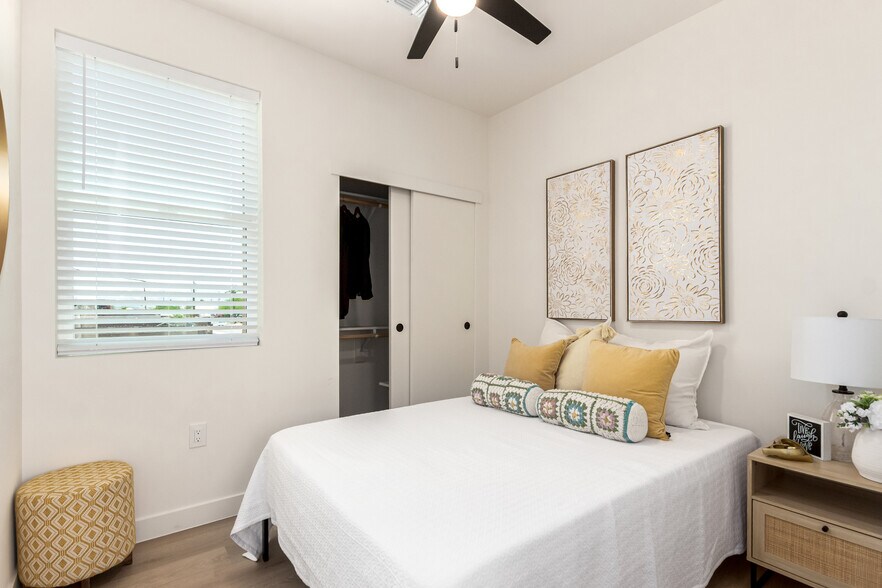 More Photos Of 411 32nd Pl, Phoenix Apartments For Sale