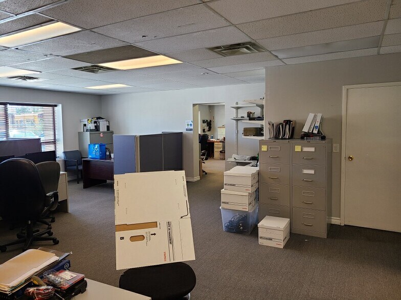 More Photos Of 71 Mearns Crt, Clarington Showroom For Lease