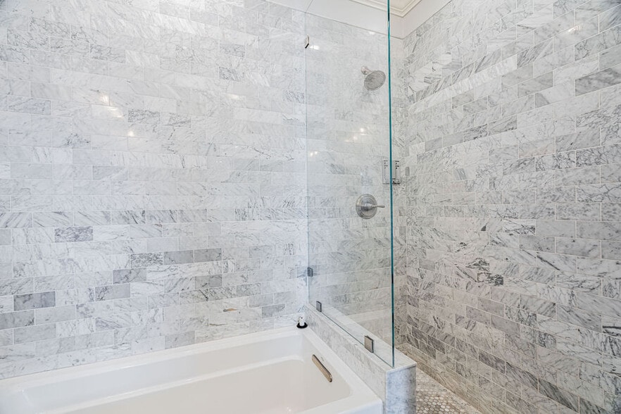 More Photos Of 1201 Baronne St, New Orleans Hotel For Sale