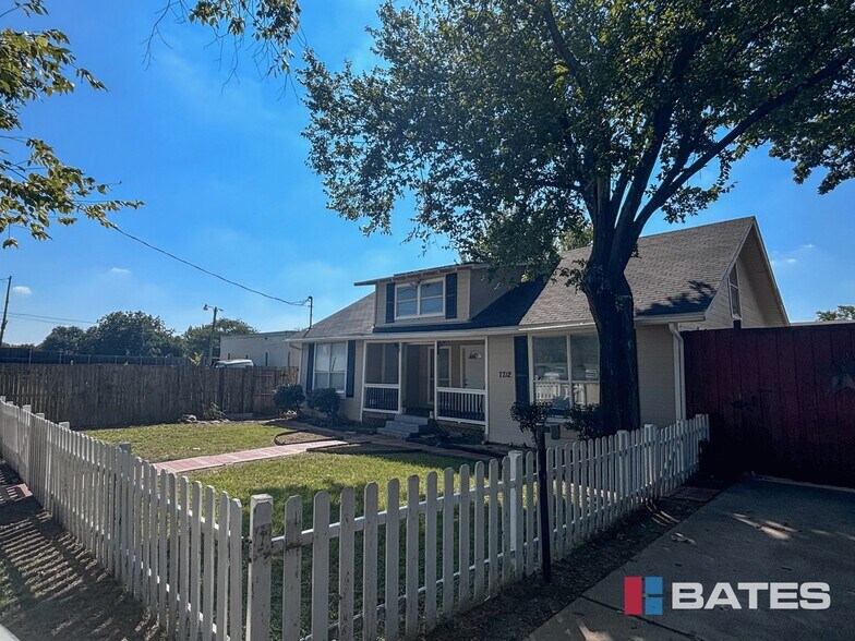 More Photos Of 7712 Ronnie Dr, Dallas Warehouse For Sale