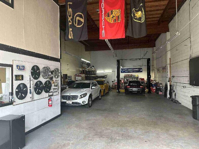 More Photos Of 779 W 16th St, Costa Mesa Warehouse For Sale