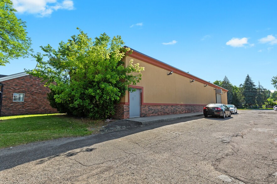 More Photos Of 192 S Main St, Mount Clemens Freestanding For Sale