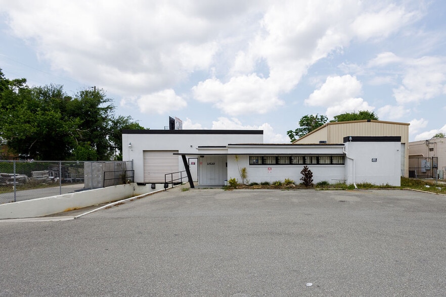 More Photos Of 2520 Hansrob Rd, Orlando Light Manufacturing For Lease