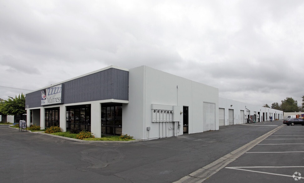 More Photos Of 2511 W La Palma Ave, Anaheim Warehouse For Lease
