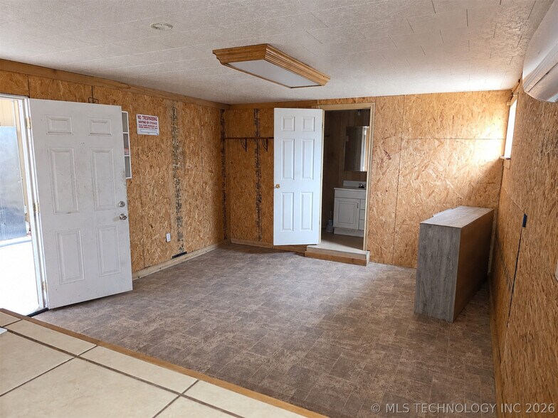 More Photos Of 5268 S Highway 377, Kingston Bar For Sale
