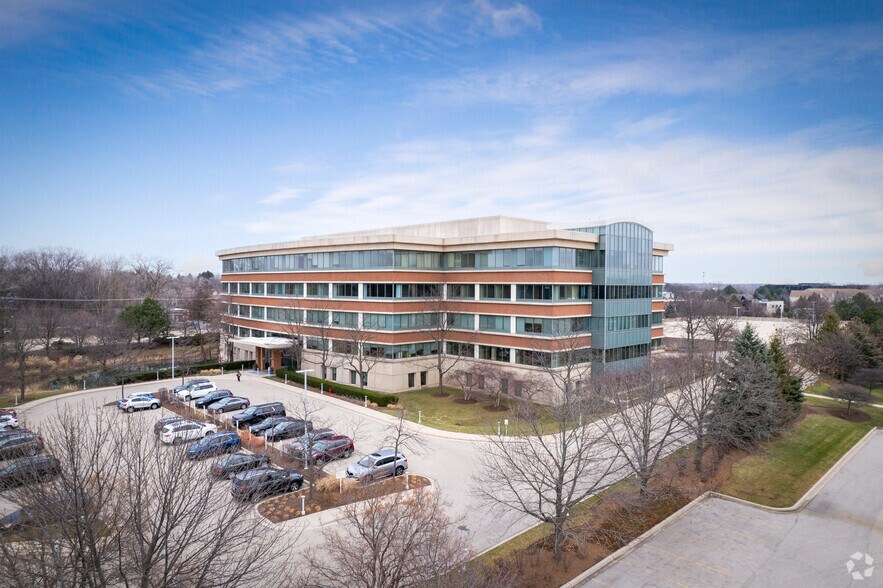 More Photos Of 475-485 Half Day Rd, Lincolnshire Unknown For Lease