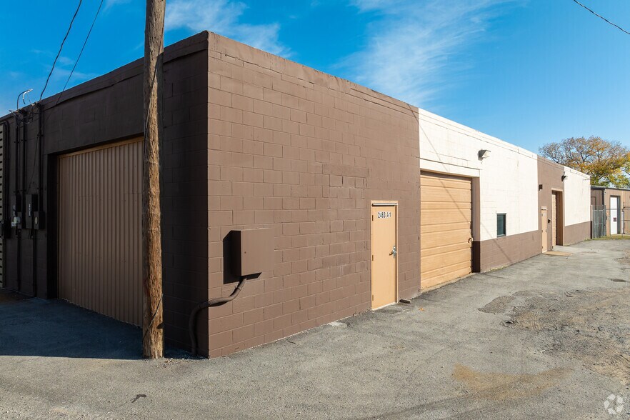 More Photos Of 2463-2517 S Riverside Dr, Fort Worth Manufacturing For Lease