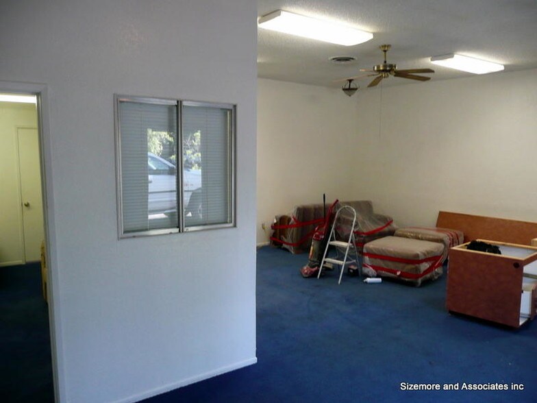 More Photos Of 6211 Ross Ave, Carmichael Flex For Sale